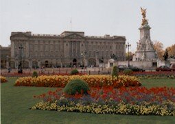 visit buckingham palace